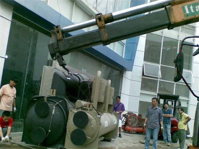 奈曼旗随车吊和汽车吊的核心区别是什么？哪种更省钱？