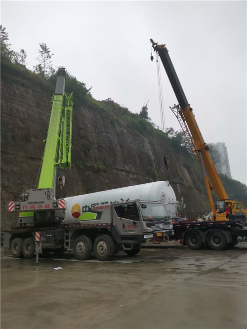 奈曼旗“不怕风雨冻”—— 吊车的 “恶劣环境适应” 技术
